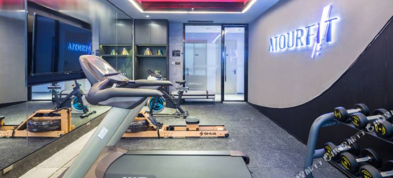 青岛福州路樱花小镇亚朵酒店图片