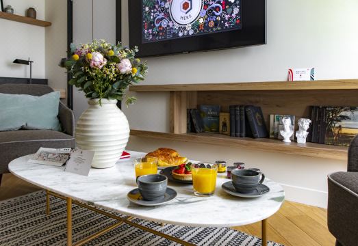 Maison MèreHotel Overview