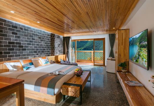 泸沽湖里格春天酒店外景图