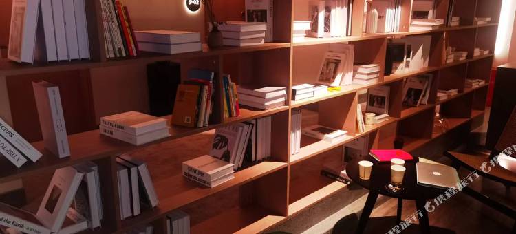 贵阳今夕轻奢艺术酒店(绿地新都会航发黎阳店)图片