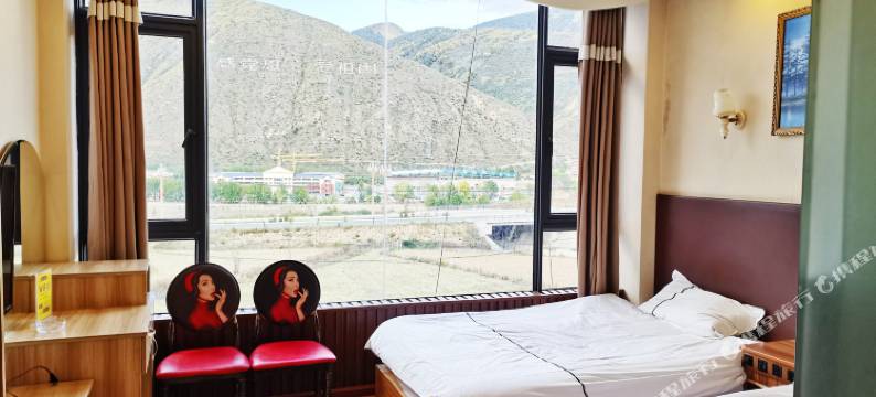 炉霍龙腾大酒店图片