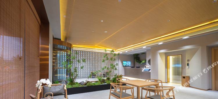 桔作酒店(郑州经开中原福塔东地铁站店)图片