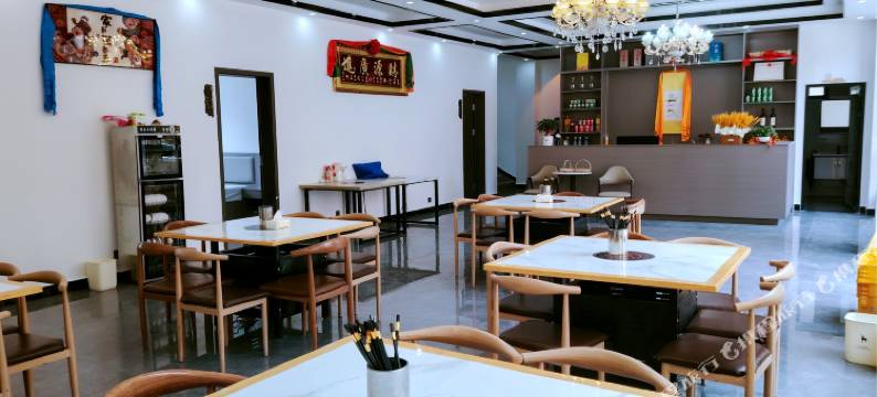 康定隐里山居(康定情歌广场溜溜城店)图片