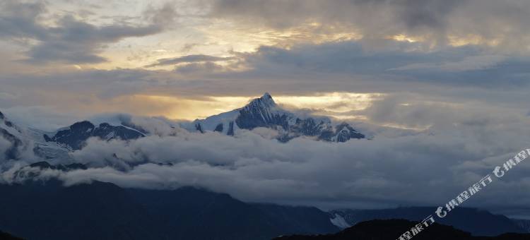 远山梅里酒店(雾浓顶店)图片
