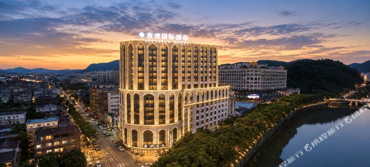 南湾国际酒店(云浮汽车总站蟠龙天湖店)图片
