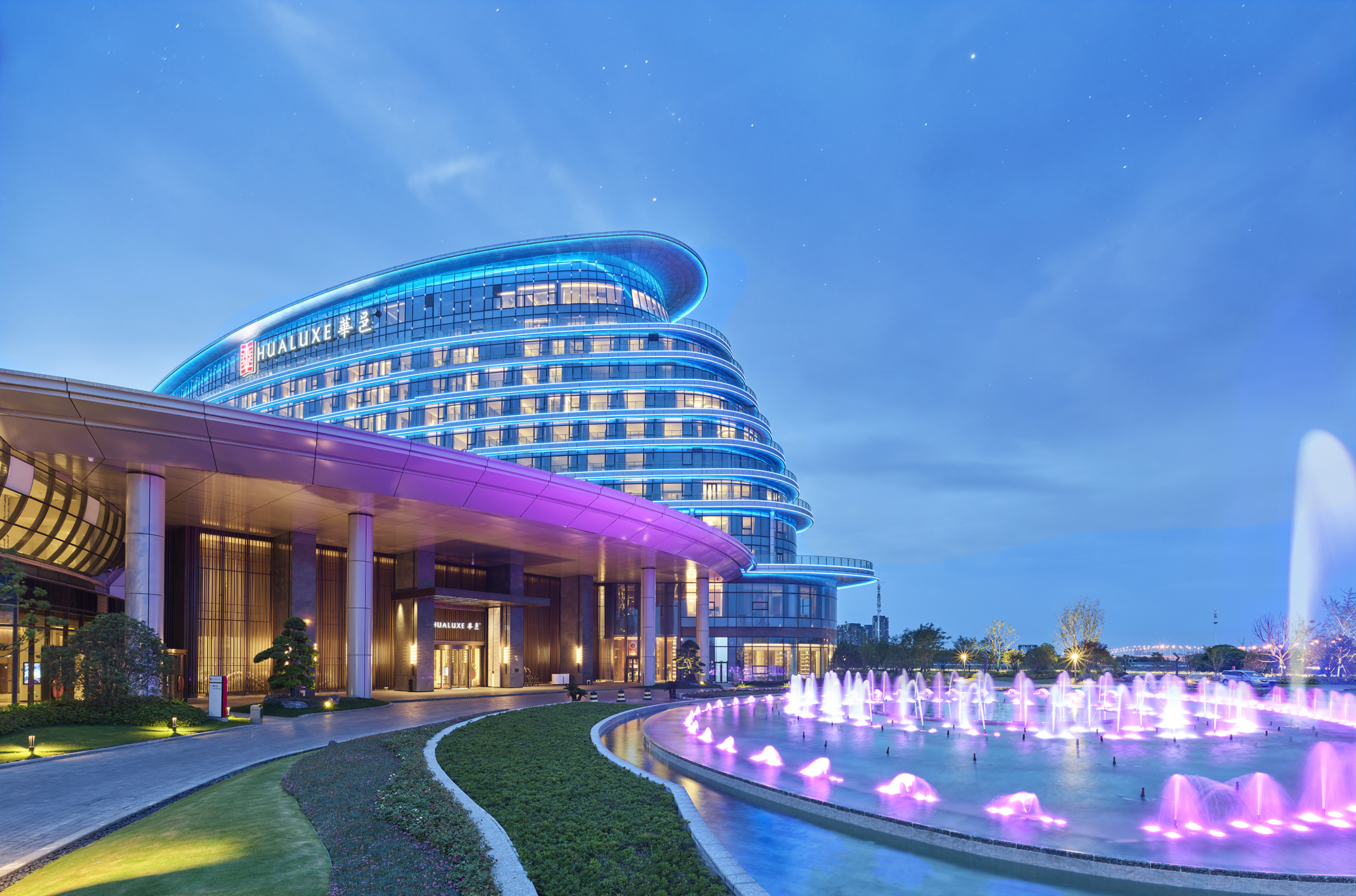 HUALUXE Nanjing Yangtze RiverOver view