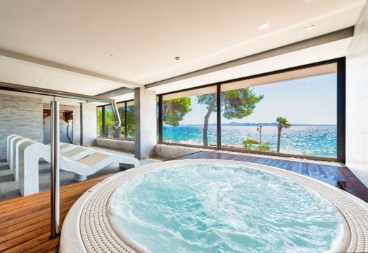 Hotel Pinija Hotel Overview