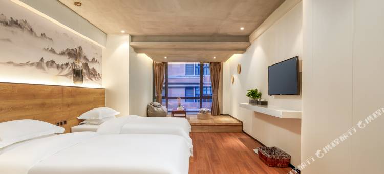 东篱江畔酒店(重庆解放碑洪崖洞店)图片