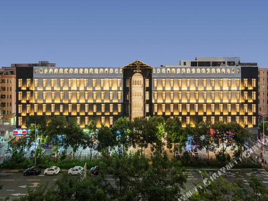 深圳芮法娜酒店(宝安坪洲地铁站店)