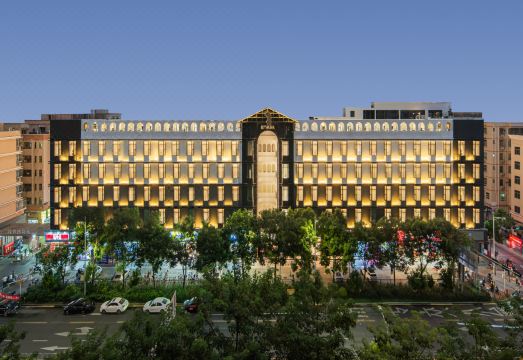 深圳芮法娜酒店（宝安坪洲地铁站店）外景图