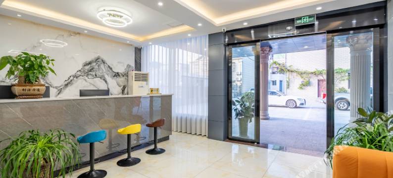 中怡精品酒店(潜山市雪湖里历史文化街区天柱山旅游客运站店)图片