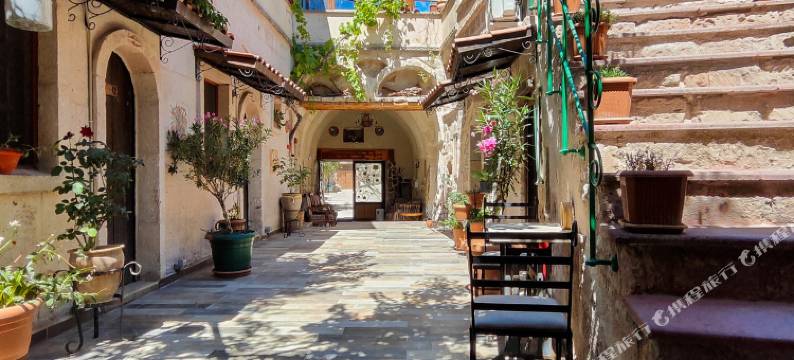 Vintage Cave House图片