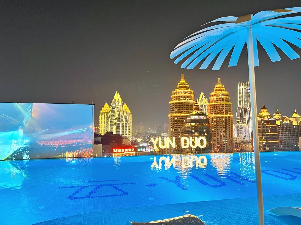 云朵星畔高空泳池度假酒店(西双版纳景洪告庄西双景星光夜市店)图片