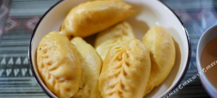 新都桥立启河边民宿图片