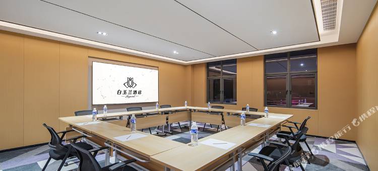 白玉兰酒店(宝应新亚细亚购物中心店)图片