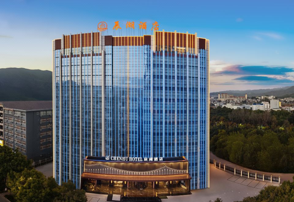 临沧辰湖酒店（玉龙湖公园店）外景图