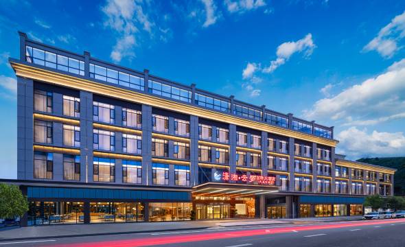 潇湘云梦国际大酒店(凤凰古城景区沱江店)图片