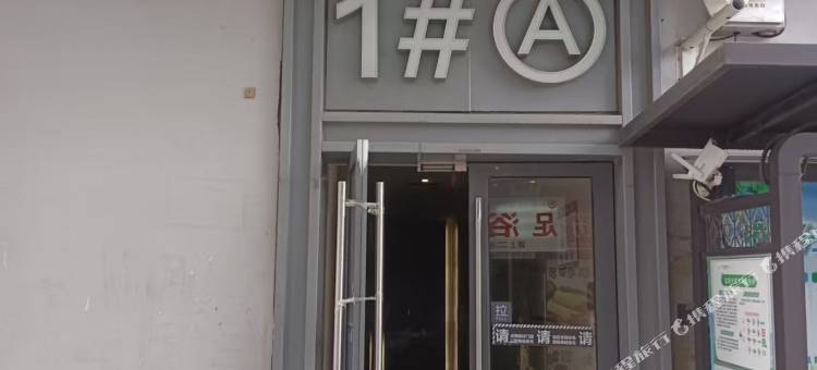 鑫季观影民宿(北大学城地铁站美景欢乐广场店)图片