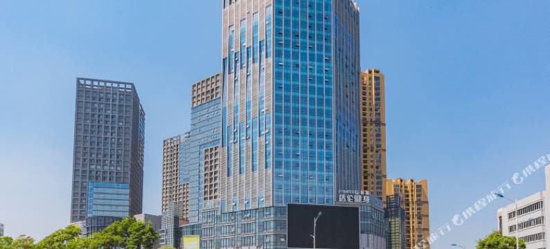 荆棘花开假日酒店(昆明云大医院大观篆新农贸市场店)图片