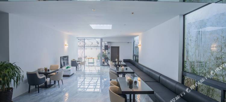 喜云开设计师海景客栈(洱海生态廊道店)图片