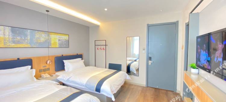 睿柏·云酒店(辽阳火车站店)图片