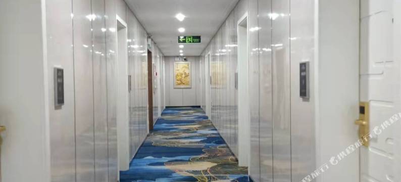 新密金蓝湾主题酒店(中强光年城市广场店)图片