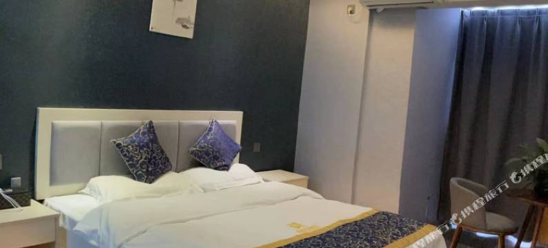 紫惑主题酒店(昆明大商汇官南店)图片