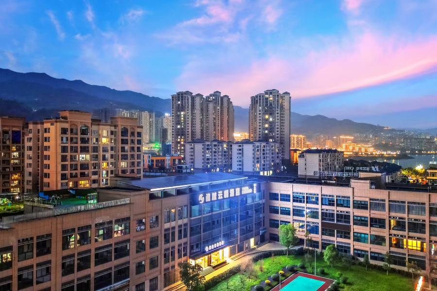 闊越雲棲酒店(奉節高鐵站店)