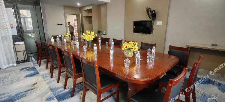 海西大柴旦悦豪尚怡大酒店(翡翠步行街店)图片