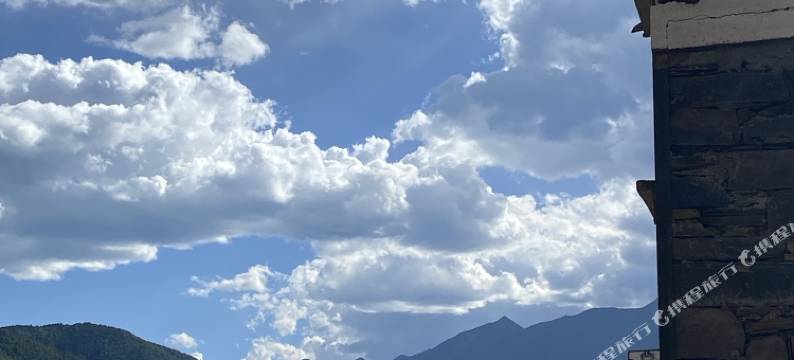 贡嘎山上木居央廓尔仓民宿图片