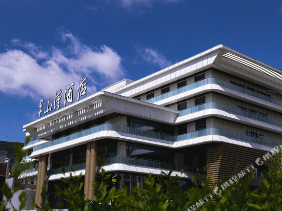 阿勒泰半山湾书香心泊酒店