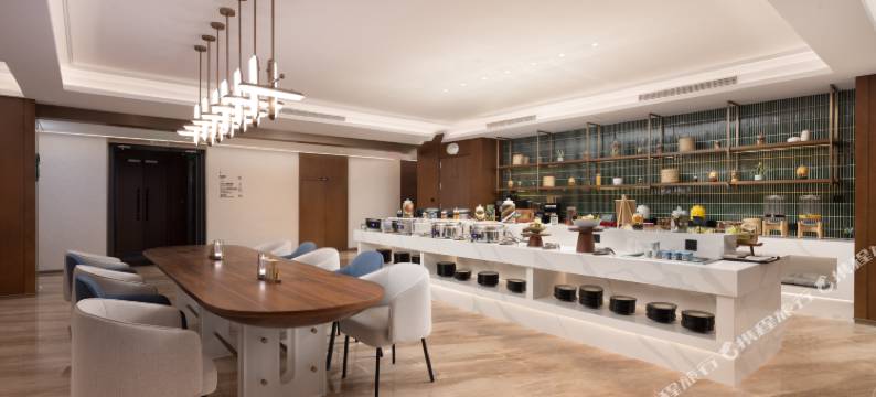 库尔勒人民广场孔雀河万达悦华酒店图片