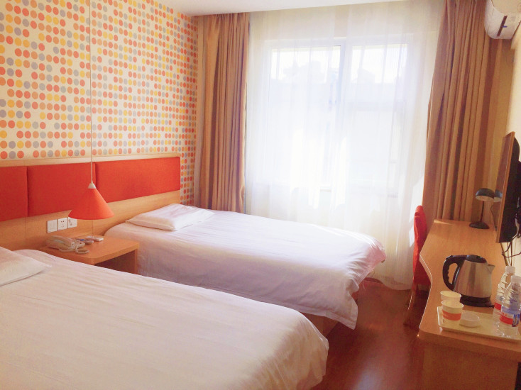 Pebble Motel (Kunming Dounan Flower City Longcheng Street) Hotel Overview
