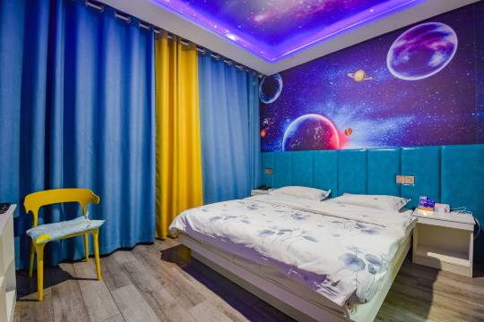 南阳77主题酒店