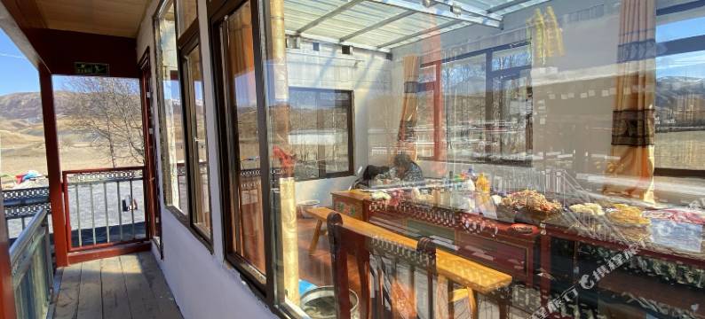 道孚八美三姐妹客栈图片