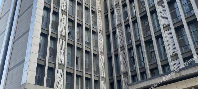 多彩假日酒店公寓(青岛火车北站科技大学四方校区店)图片