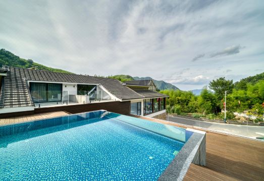 安吉陌上云归Cloud度假民宿（云上草原店）外景图