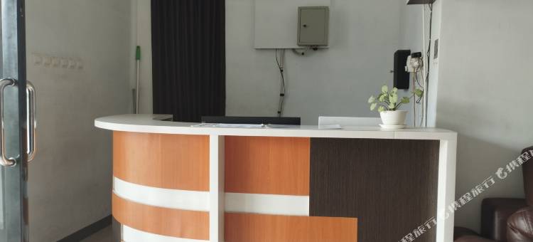 Hotel O 卡鲁尼亚旅馆靠近卡廷甘瓜拉区选举委员会秘书处办公室(Hotel O Losmen Karunia Katingan Near Kantor Sekretariat Ppk Katingan Kuala)图片