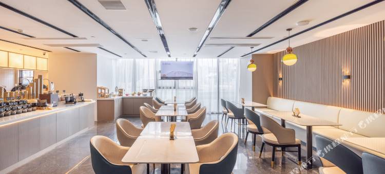 林芝巴宜南粤大道亚朵酒店图片