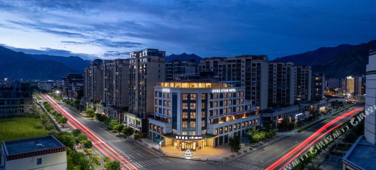 拉萨西藏大学滨河路亚朵酒店图片