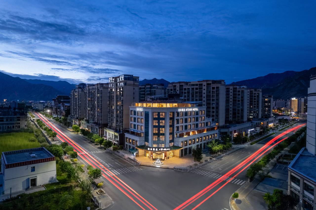 拉萨西藏大学滨河路亚朵酒店