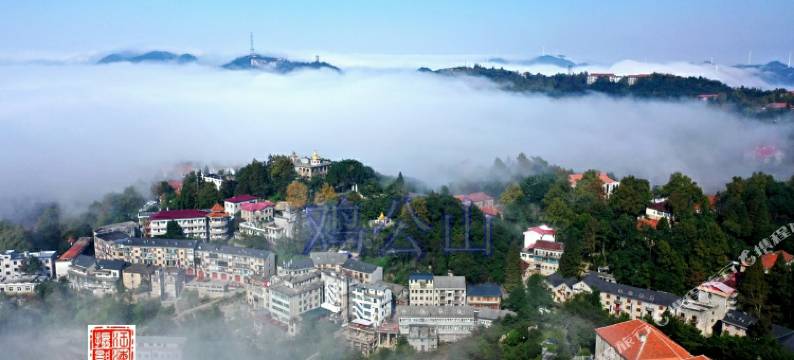 信阳鸡公山万府山庄图片