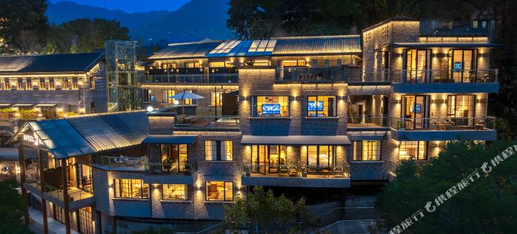 SFEEL设计师酒店(重庆南滨路下浩公交站店)图片