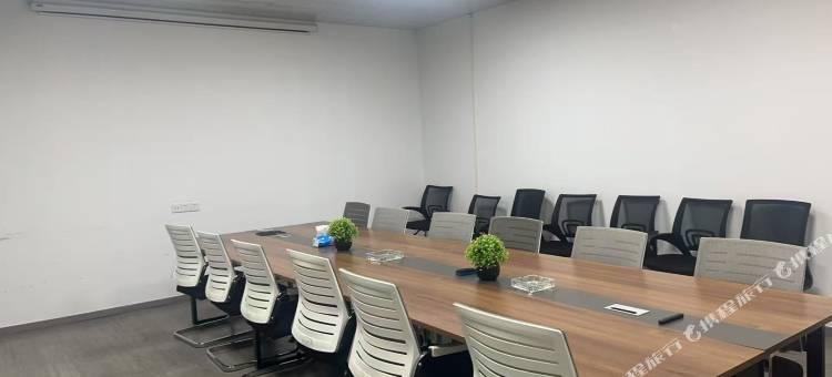 铂顿国际公寓(阳江市政府鸳鸯湖公园店)图片