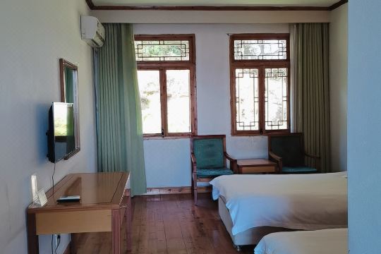 选择房间开业:2014仙居景星宾馆位于景星岩风景区巅峰处,拥有典雅幽静