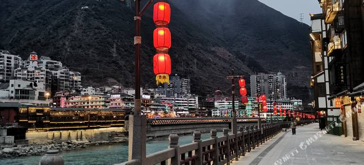 泸定西岸宾馆图片