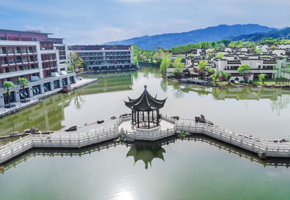 黄山院藏徽州园林酒店外景图