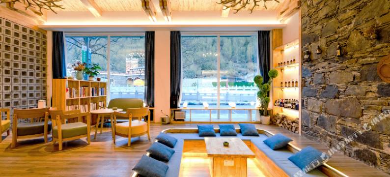 芸途·孚山美宿(四姑娘山长坪沟景区店)图片