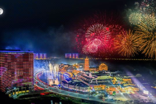 2022酒店位于浙江省湖州市长兴县,毗邻南太湖旅游度假区,是龙之梦乐园