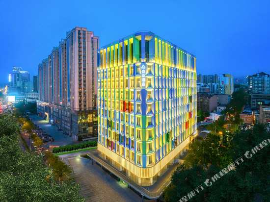 济南大明湖花园路亚朵酒店